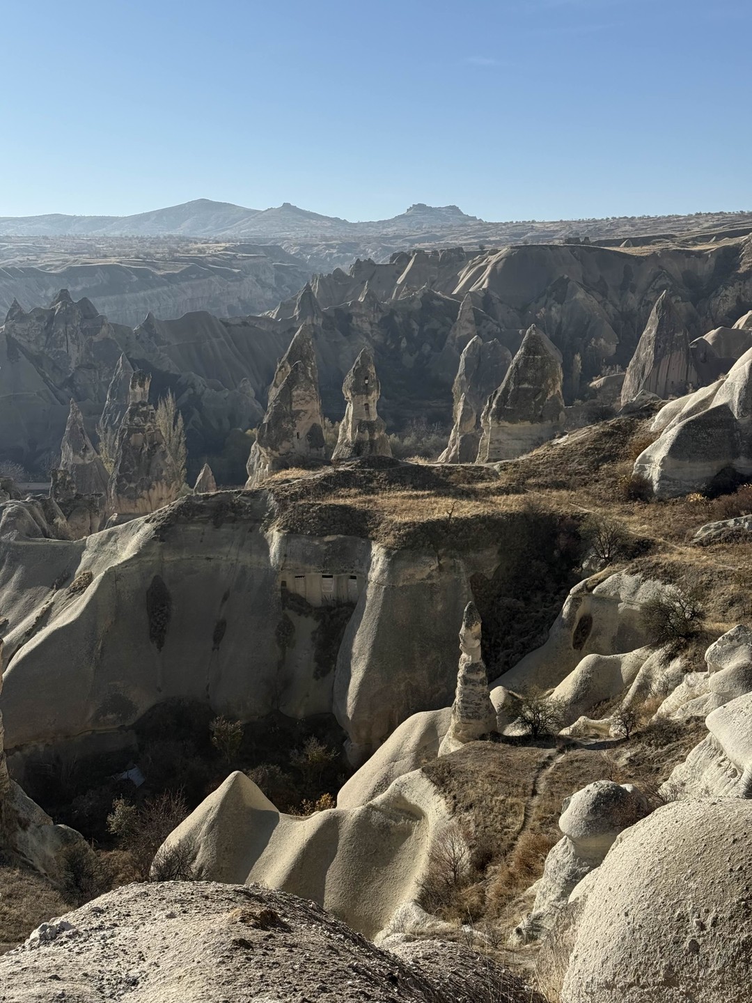 Это был один из самых ярких и насыщенных дней путешествия! Мы увидели невероятные панорамы, древние городища