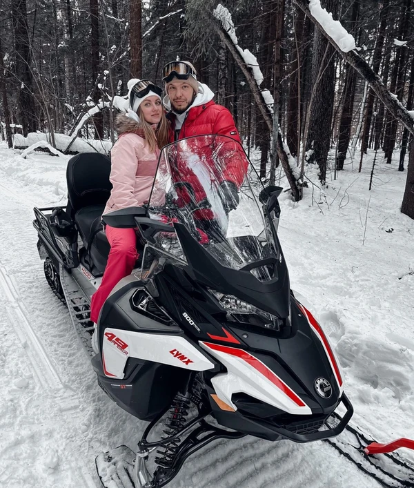 Прогулка на мощном снегоходе в Подмосковье