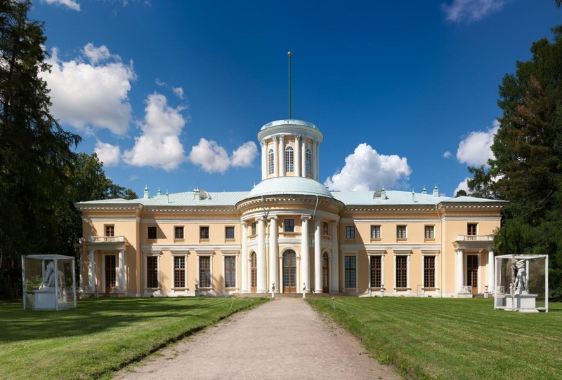 Фото к экскурсии Фривольные сфинксы и пустые склепы: квест-экскурсия без гида и билет в парк усадьбы «Архангельское»