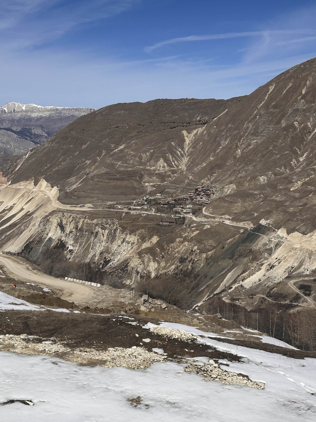 Гид-водитель Роман провел для нас эту экскурсию. Экскурсия прошла на одном дыхании. Роман рассказывал обо всём,