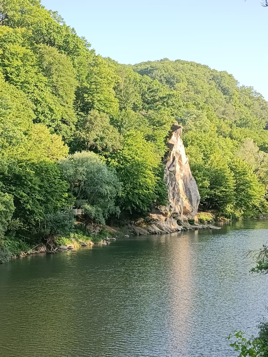 На экскурсии "Из Краснодара к отрогам большого Кавказа" были двое взрослых 23 мая 2025 с проводником