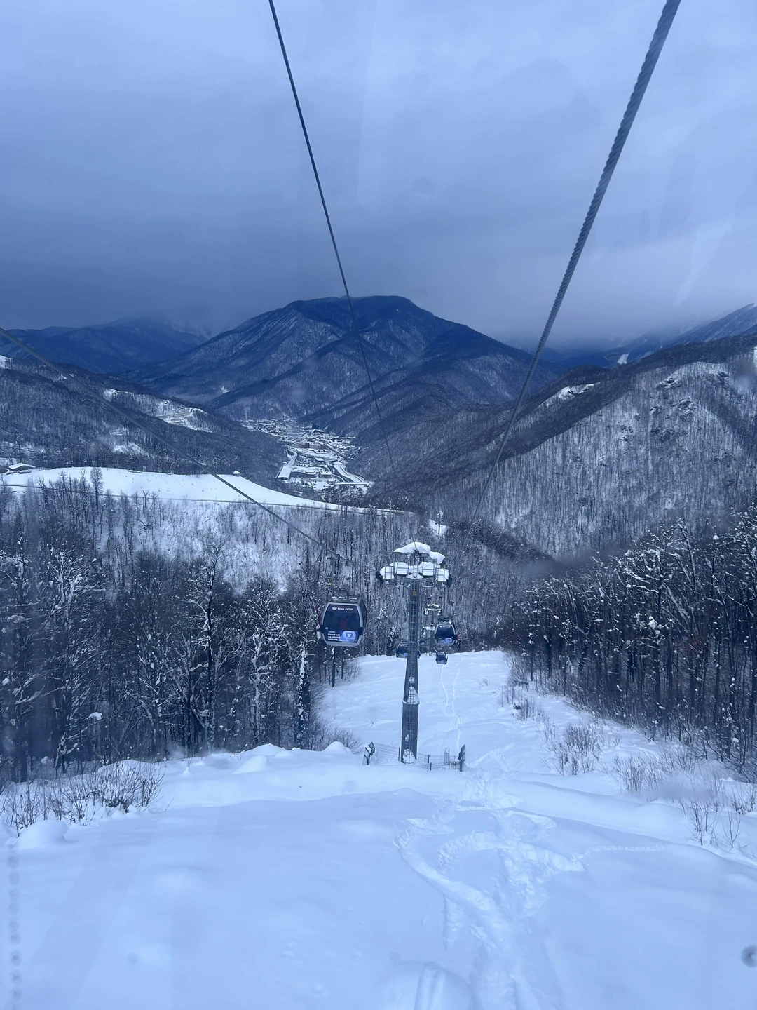 Благодарны за пунктуальность, внимание к туристам. Отдельное спасибо водителю автобуса за осторожное вождение
