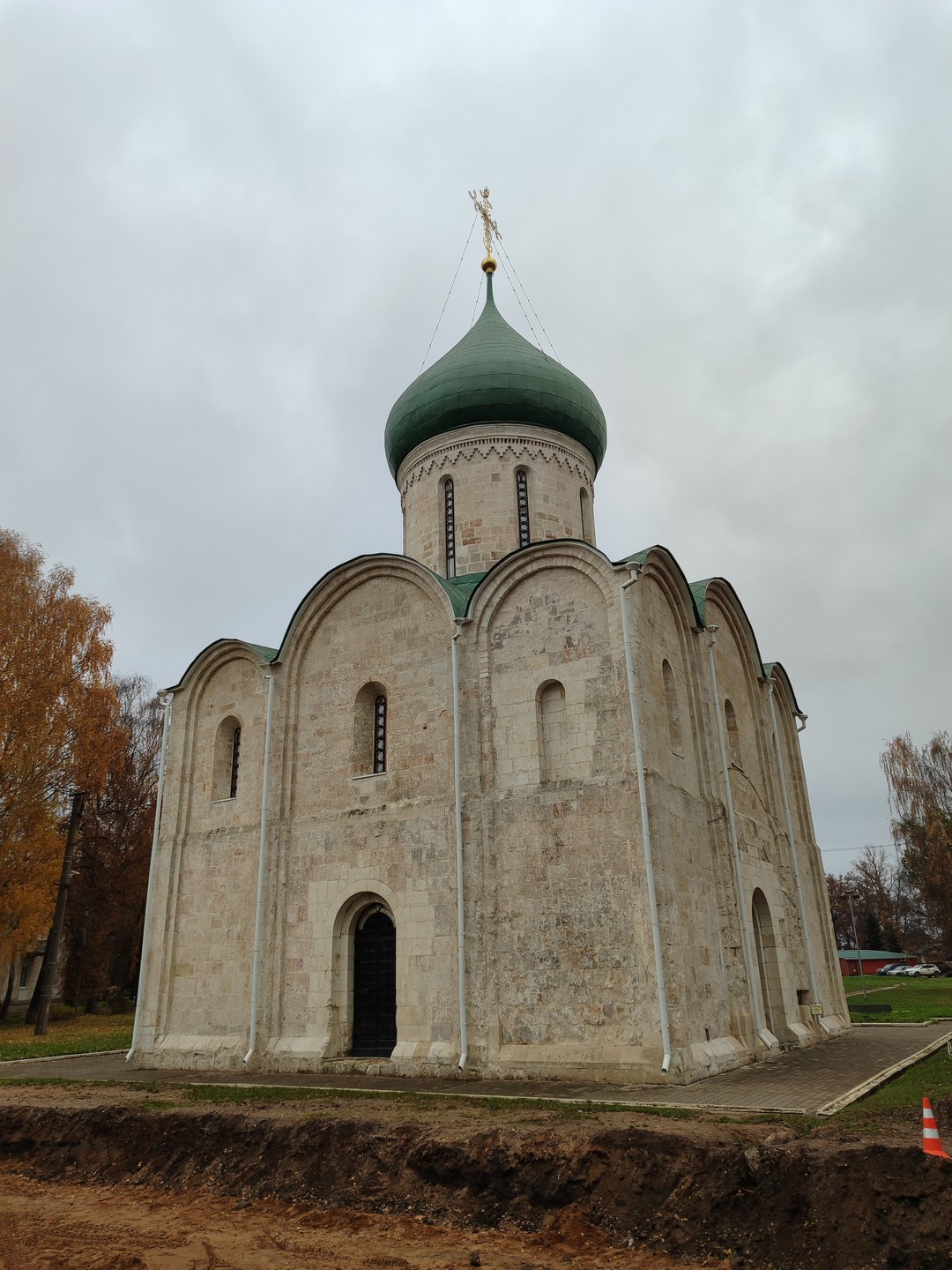 Экскурсия с Наталией превзошла наши ожидания. Во-первых, Наталия общается с тобой не как актер со зрителем