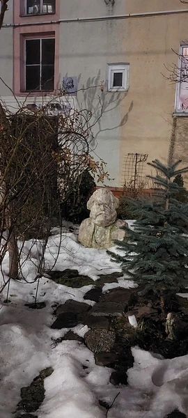 прогулка состоялась, город ночью прекрасен, Константин увлечен историей своего города, мне понравилось