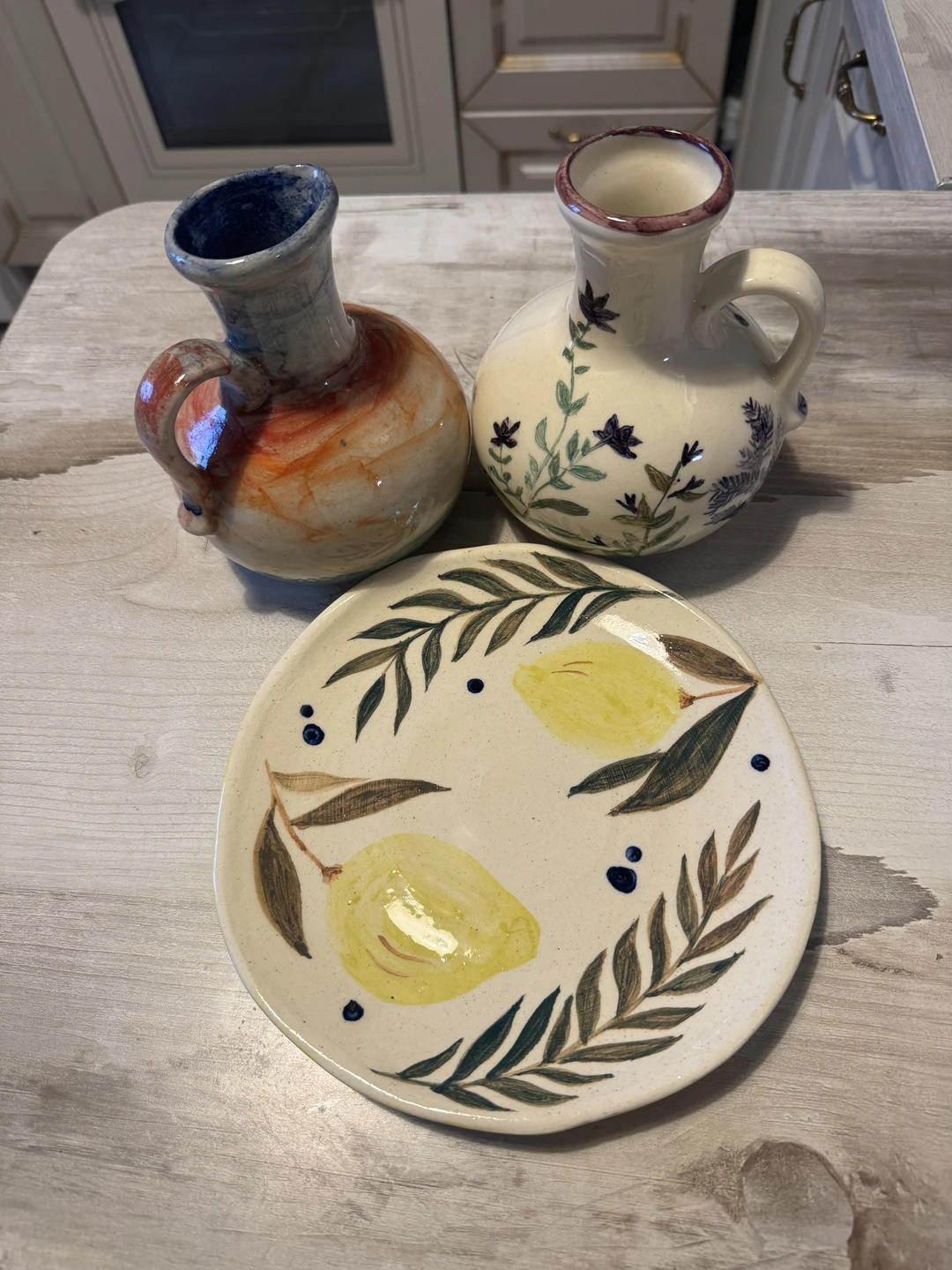 Очень интересный мастер класс по росписи глиняных изделий для взрослых и детей! Сделали два кувшинчика и