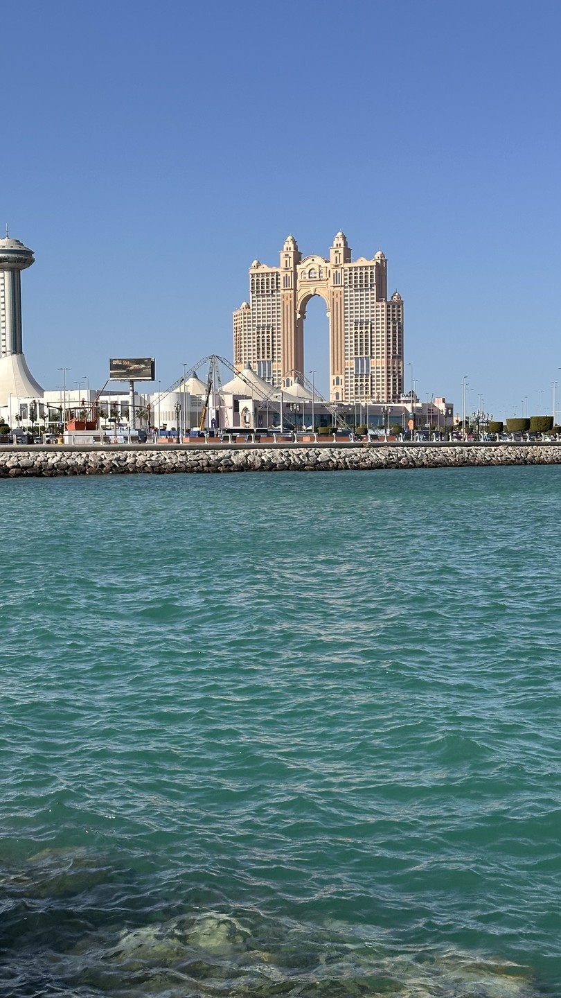 Мы ездили с Беком, очень приятно молодой человек, интересно рассказывал. Также рассказал про музеи, которые мы