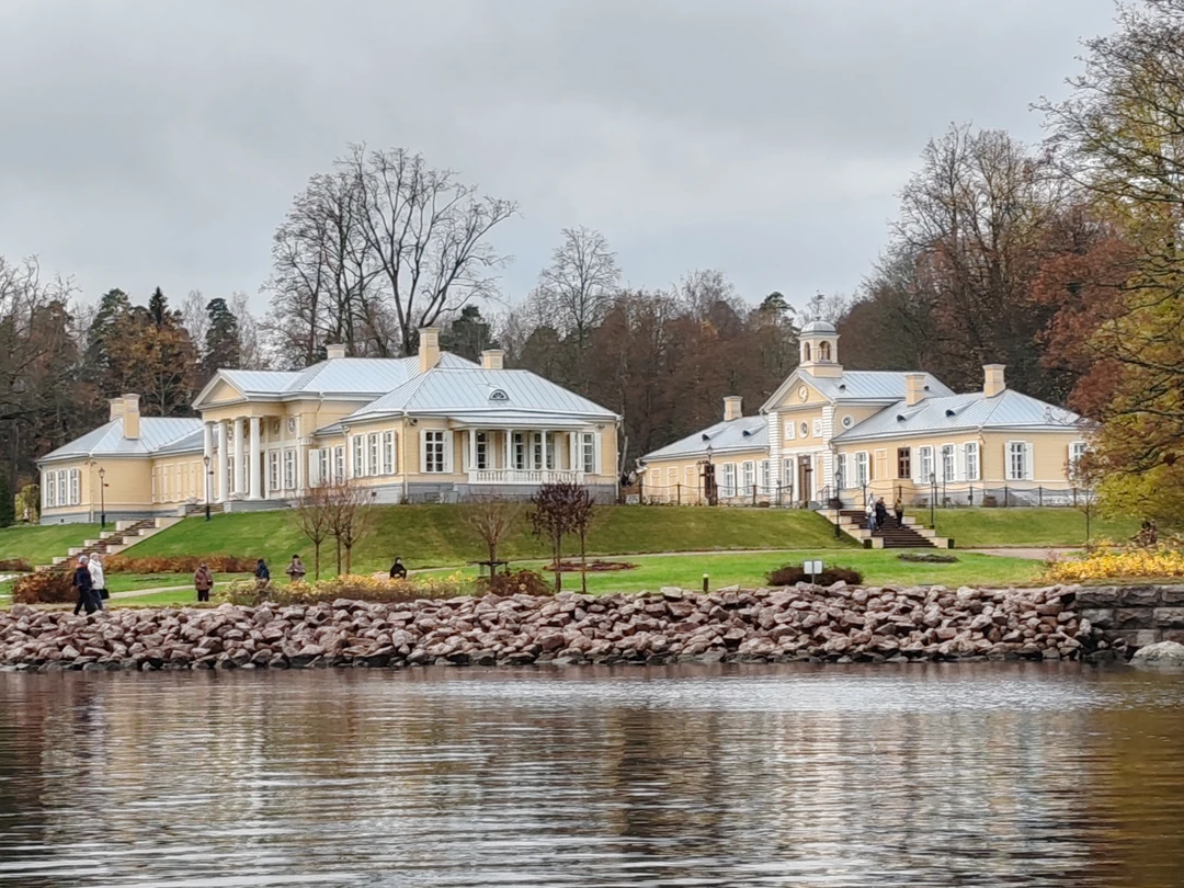 Экскурсия очень понравилась! Юсеф-отличный экскурсовод! Видно, что увлечённый: интересные факты, исторические фото Монрепо выше всяких похвал!