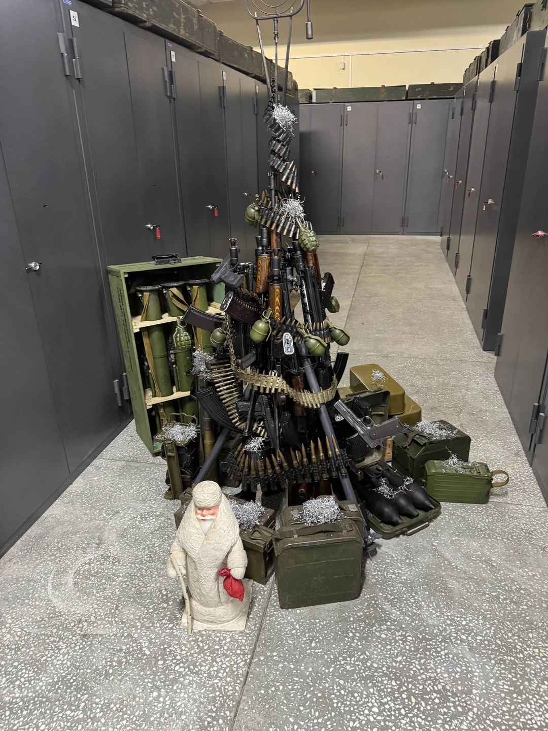 Отличная экскурсия на киностудию! Виталий — прекрасный рассказчик: столько интересных фактов и закулисных историй. Время пролетело незаметно