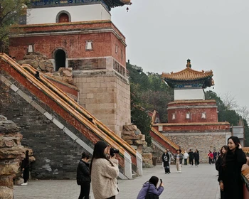 Летний дворец, театр, здание «Яйцо»