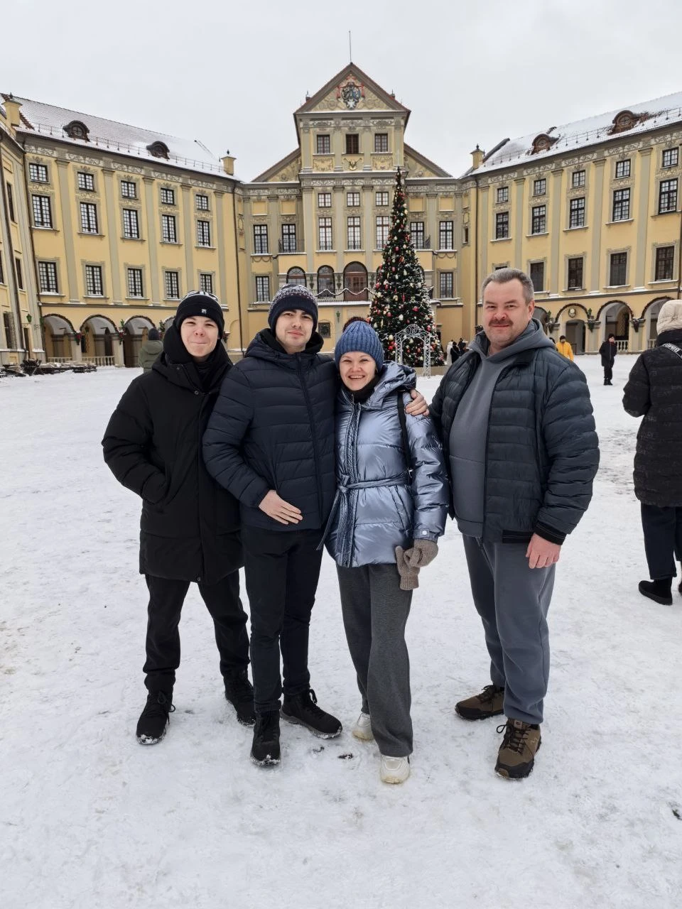 Привет Евгению из Нижнего Новгорода! У нас была индивидуальная экскурсия, очень интересная и насыщенная. Замки нас
