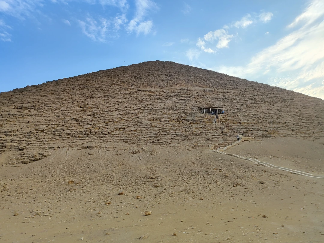 Очень хорошая экскурсия для тех, кто устал от толпы туристов в Египте. Есть возможность побывать в