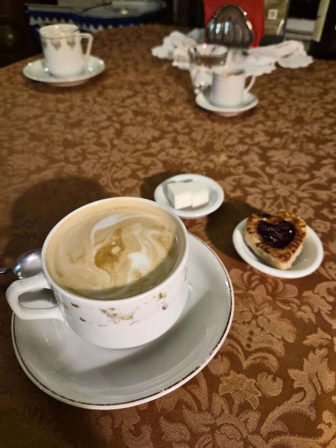 Анна - потрясающий экскурсовод, умеющий показать всё необыкновенно увлекательно! И замечательный человек, приятный в общении, с