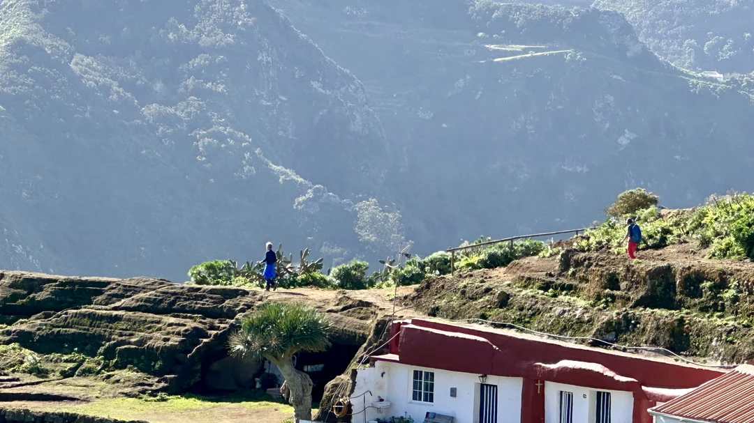 Отличный тур! Евгений — очень эрудированный и организованный гид. Он сумел объединить в одну группу совершенно