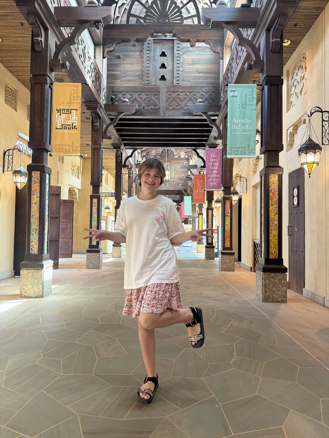 Заказывали машину с водителем в аренду для поездки из Абу-Даби в Дубай с мужем и ребенком, катались на 14 часов