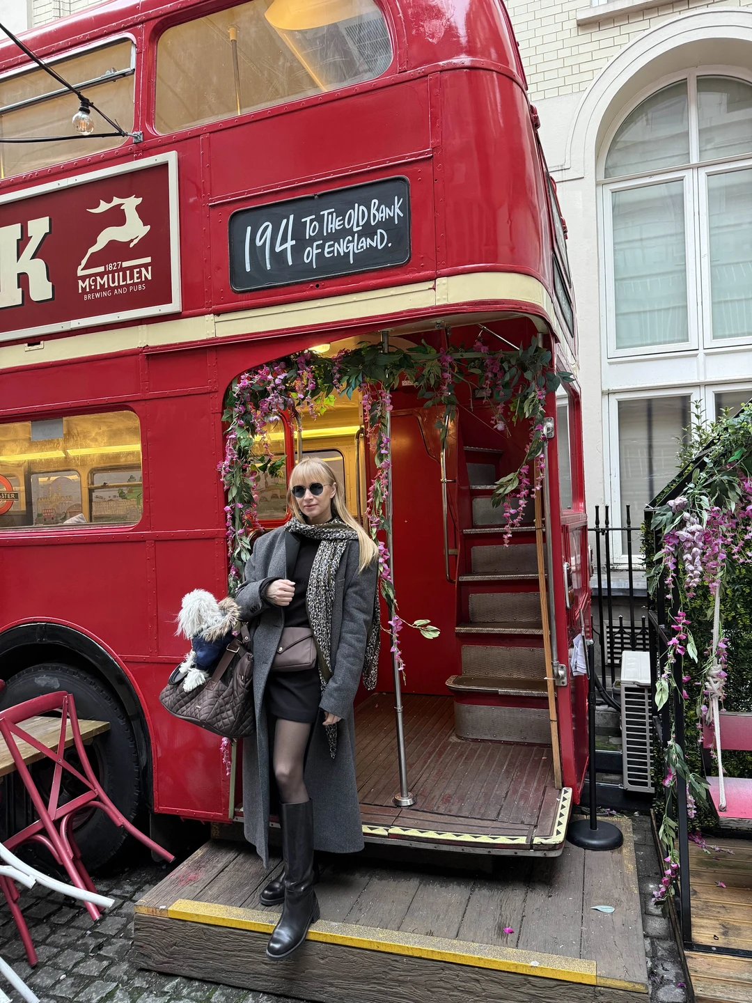 Хотим поделиться впечатлениями о нашей экскурсии по пабам. В первую очередь хочется отметить Влада воспитанный, начитанный