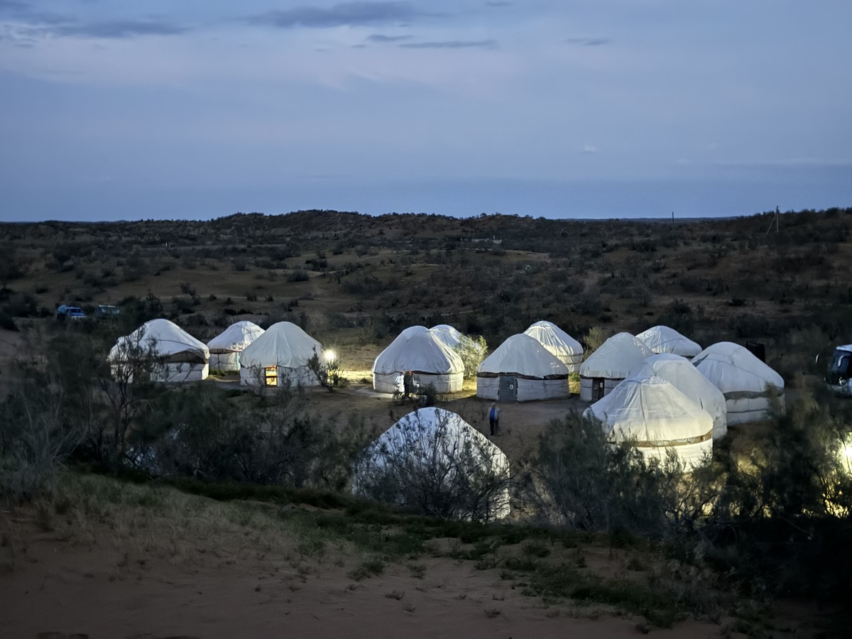 Фото Петроглифы, ночь в юртах и отдых на озере Айдаркуль: двухдневная поездка