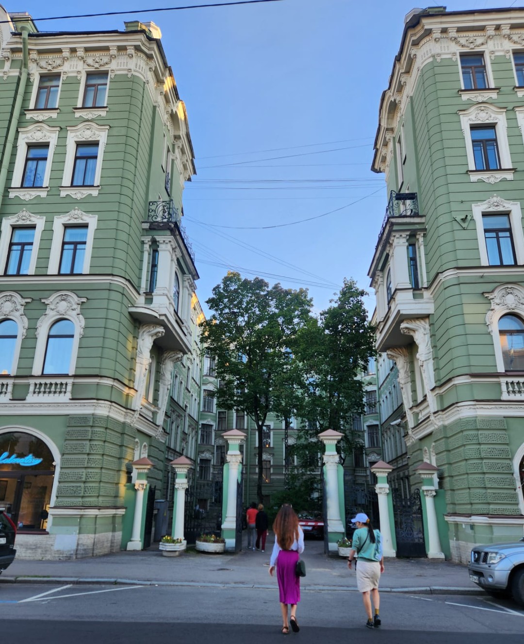Спасибо огромное Валентине за такую вдохновляющую прогулку, открыли для себя Петроградку! Замечательный маршрут, Валентина - кладезь