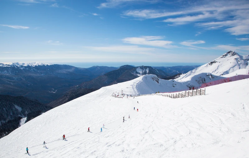 Тренировка с инструктором по горным лыжам и сноуборду — в Сочи