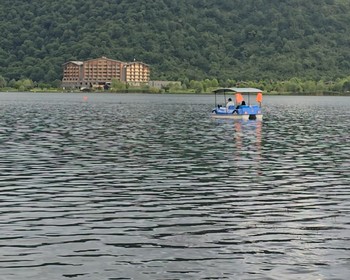 Мавзолей Дири Баба, Джума-мечеть, водопад Семь красавиц и озеро Нохур
