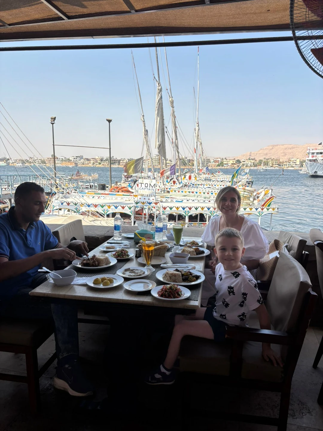 Наше приключение началось в 3 утра: за нами (я и ребенок) приехал вежливый водитель (англоговорящий) и