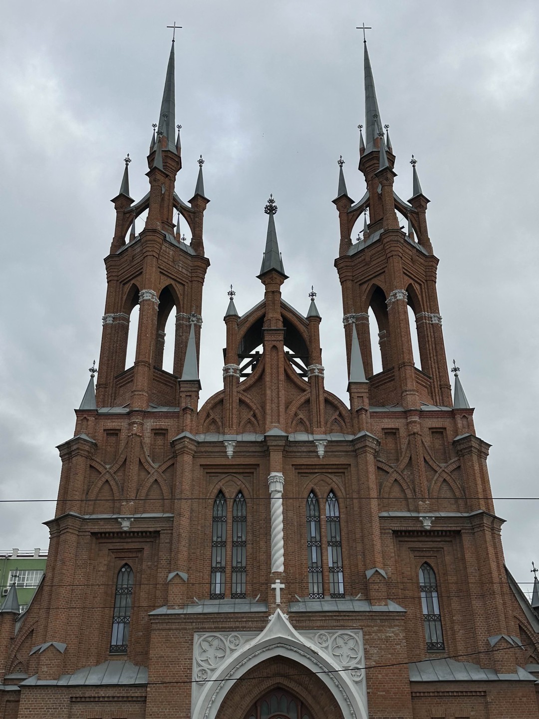 Нам так повезло, что экскурсию проводил Роман! Сразу уточнил, что нам интересно. Я выбрала архитектуру, у