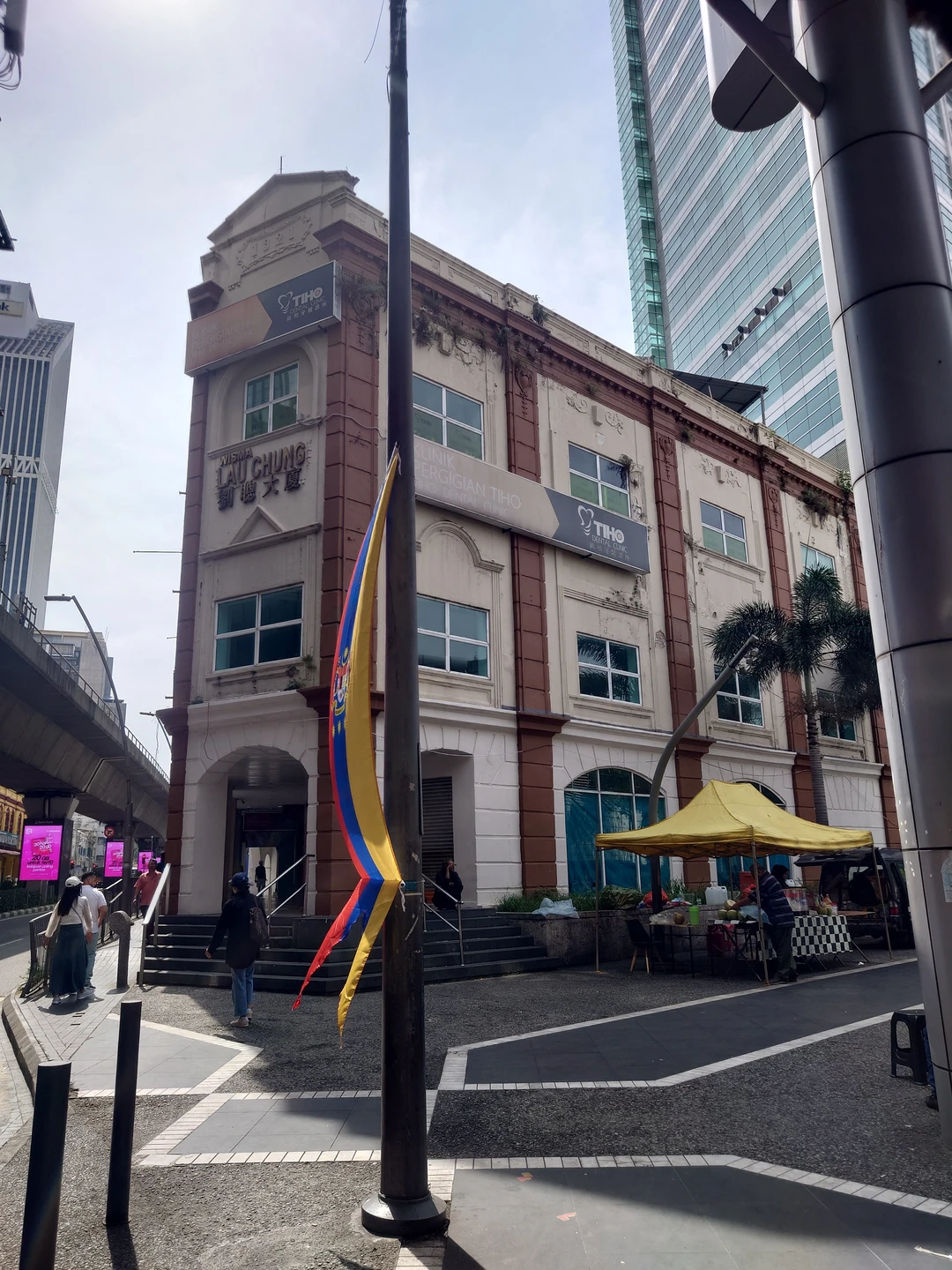 Из всех экскурсий по Куала-Лумпуру меня заинтересовала возможность увидеть историю города в ретроспективе и познакомиться с