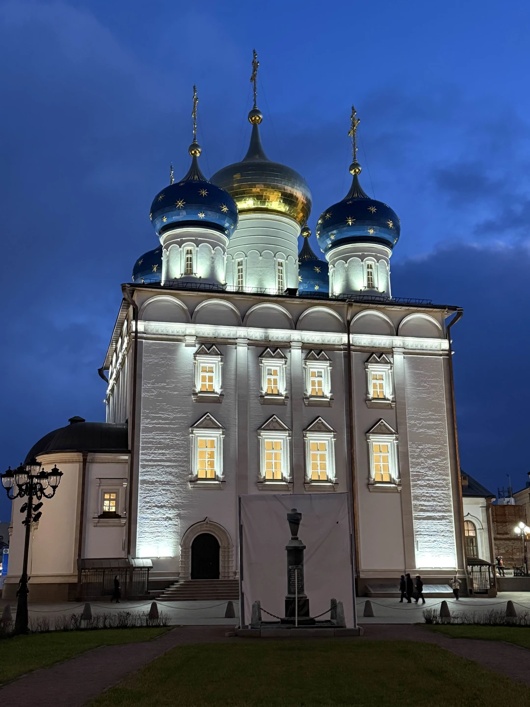 Великолепный гид, приятно видеть молодых, профессиональных историков. Алексей, как будто из другой эпохи. Интересная тема экскурсии