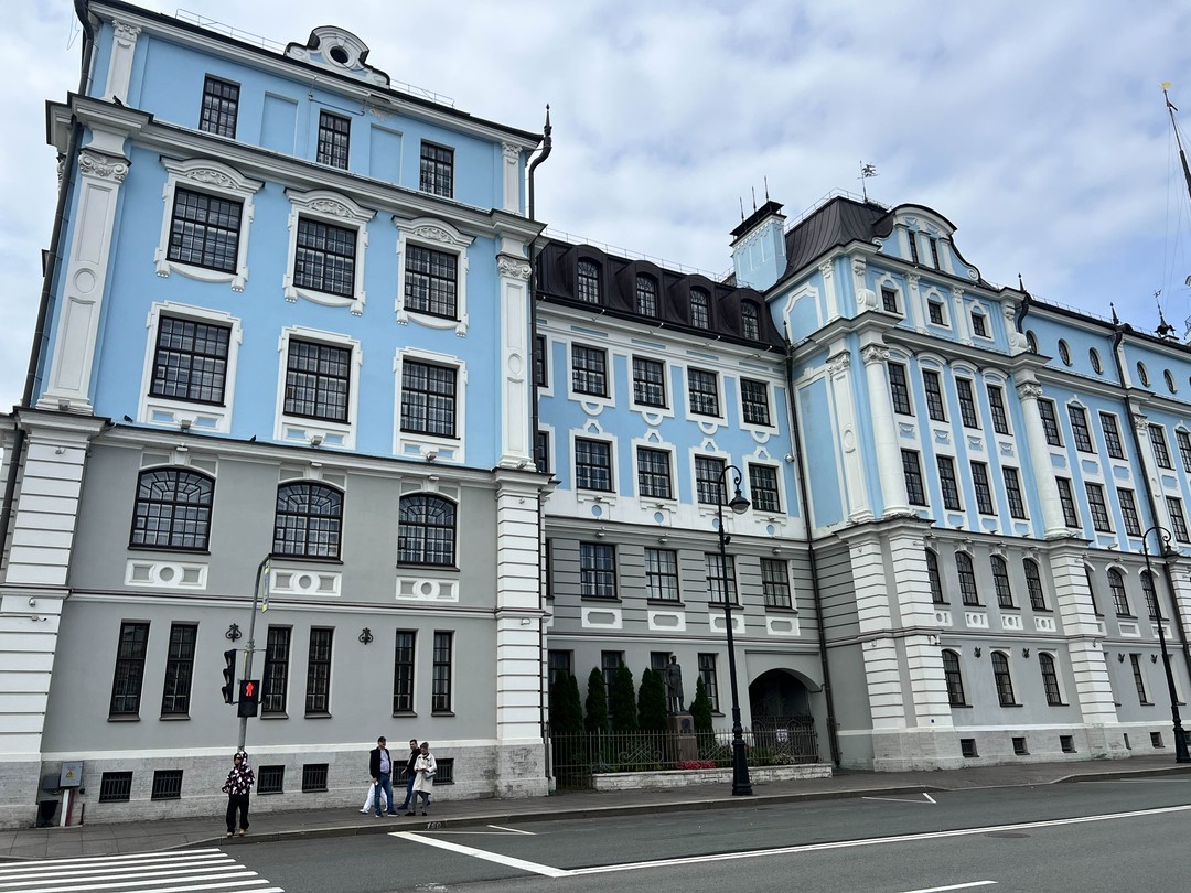 Обзорная экскурсия по Петербургу на минивэне (Алеся)