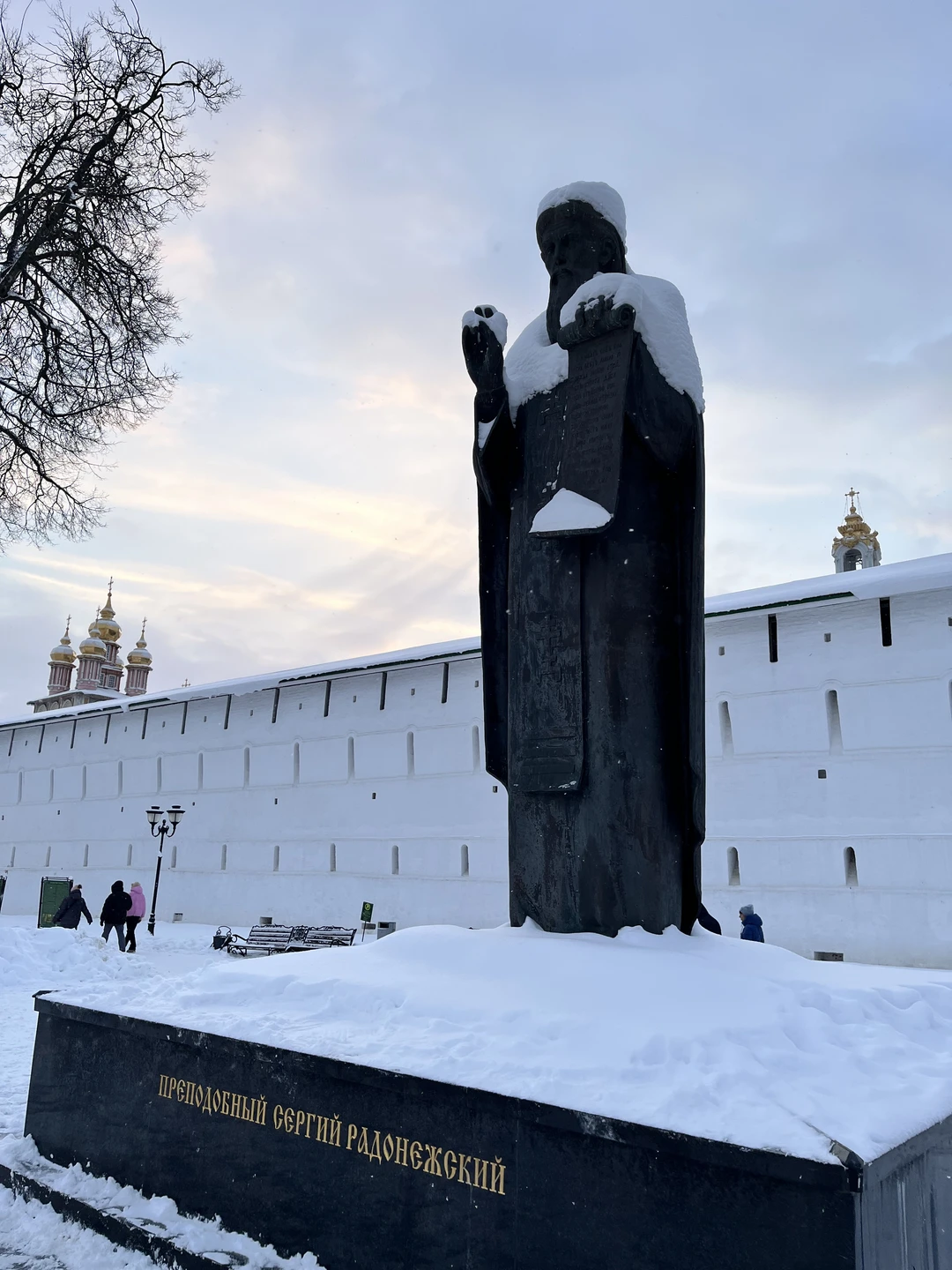 Пунктуальность, интеллект, обаяние, глубокие знания - эти качества отличают Сергея. В указанное время за нами заехал