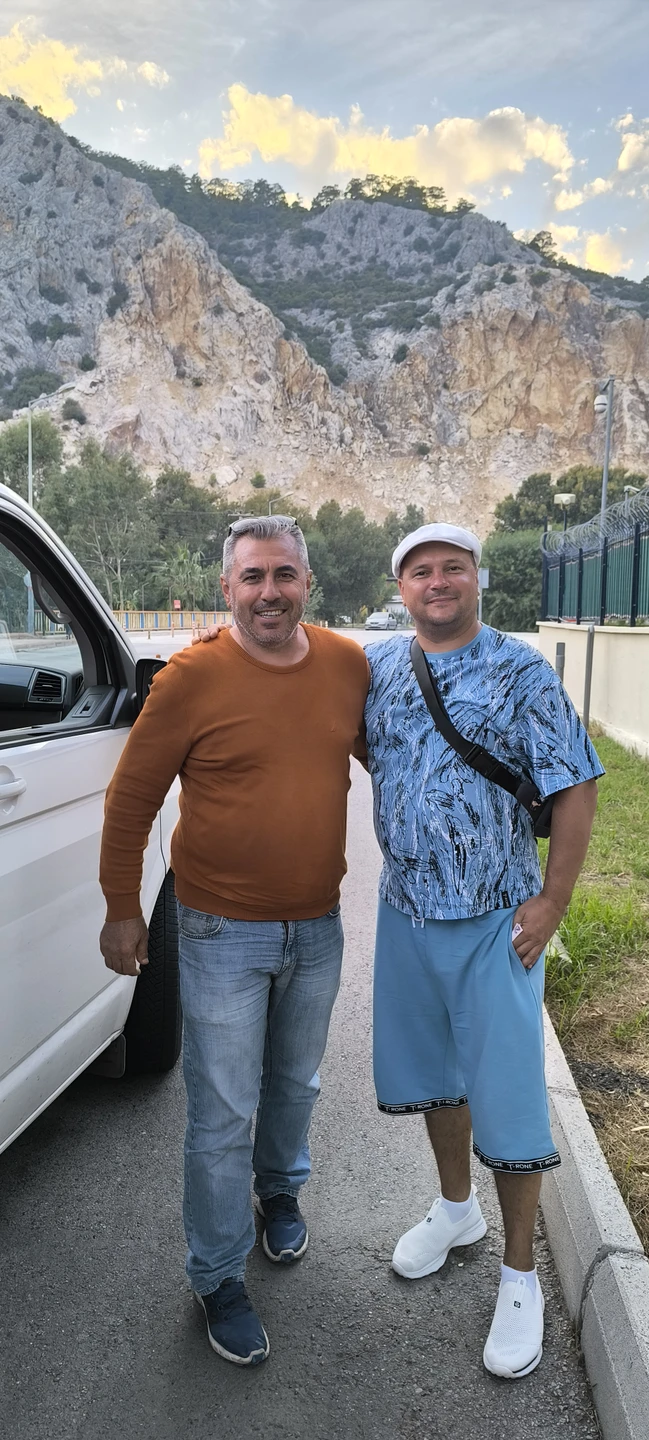 Замечательная экскурсия, прекрасный гид Исмет, лёгкая дорога на комфортабельном минивэне. Очень повезло с погодой в октябре