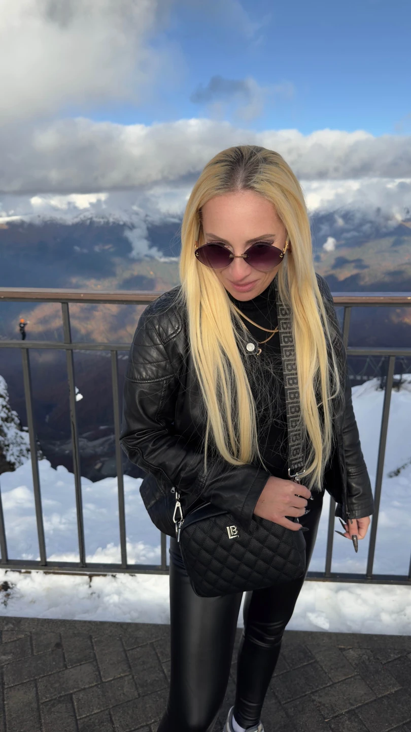 Все очень хорошо организовано) экскурсовод вообще просто супер)) мы хоть и не первый раз на поляне но все равно было очень интересно)