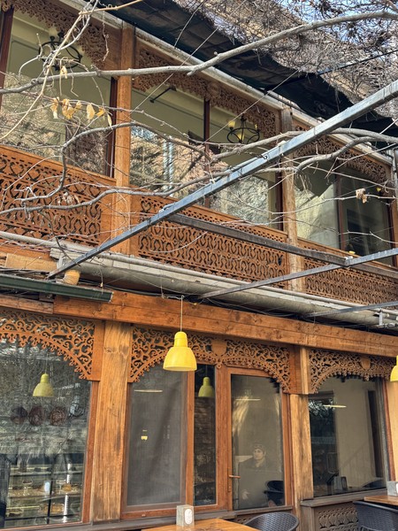 Очень прикольная, динамичная, насыщенная экскурсия от знатока города. История города, страны, показ главных достопримечательностей и мелких