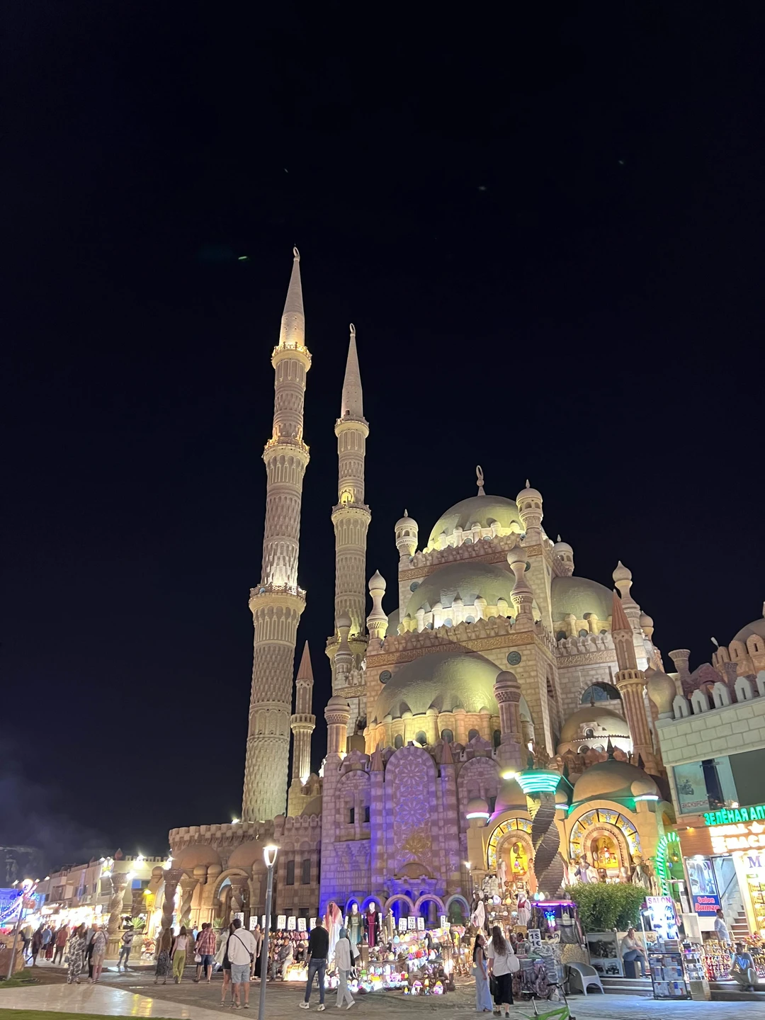 Богдади 10/5. Просто супер интересно. Рассказывает доступно, с отличным чувством юмора. Вот бы все гиды стали такими 🤗. Рекомендую от души 🤝