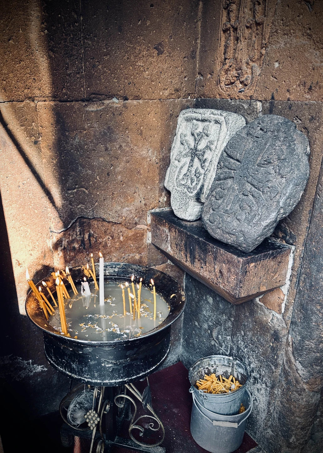 Очень нескучная экскурсия вокруг Северного проспекта и не только, Арам - старательный гид, уникально подобраны места. Рекомендую от души 🌸