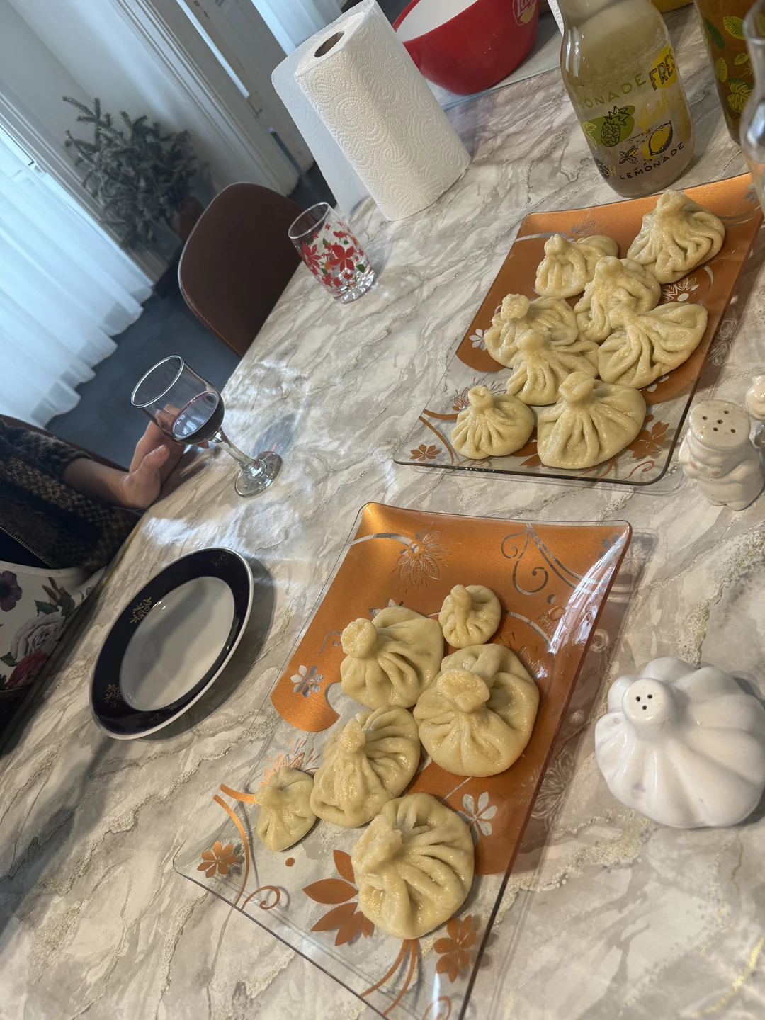 Кулинарный мастер-класс по приготовлению хачапури и хинкали под руководством двух очаровательных женщин стал настоящим открытием грузинской