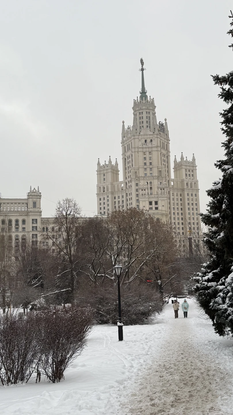 С детства смотрела на эти башни с тайной завистью и любопытством. Кто там живет? Как там внутри? Наконец-то получилось узнать!