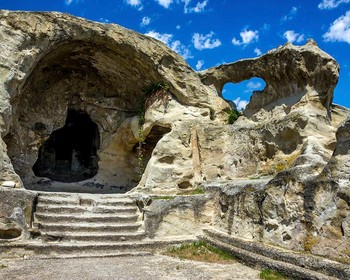 Крепость Ананури, Гори, пещерный город Уплисцихе