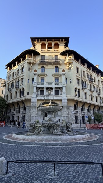 Наталия прекрасный человек! не раз вошла в положение с нашими приключениями в Риме, но экскурсия в