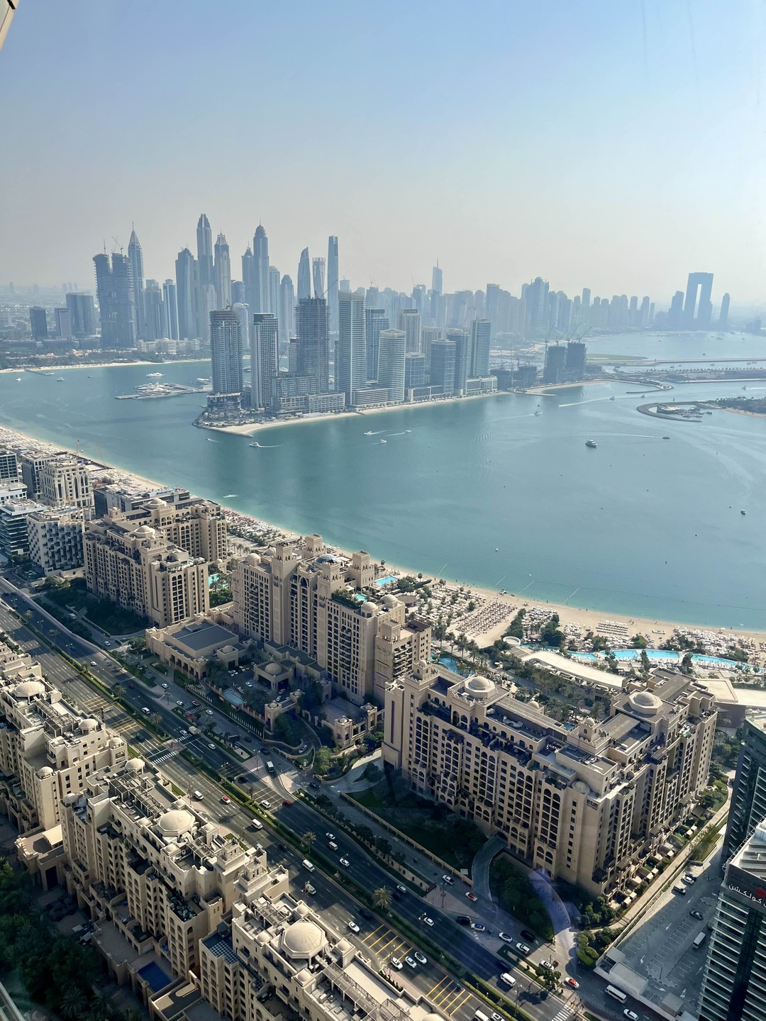 Спасибо Шахзоду за то, что он добросовестно выполнил все обязательства! Забрал и вернул в Рас-аль-Хайм, катал