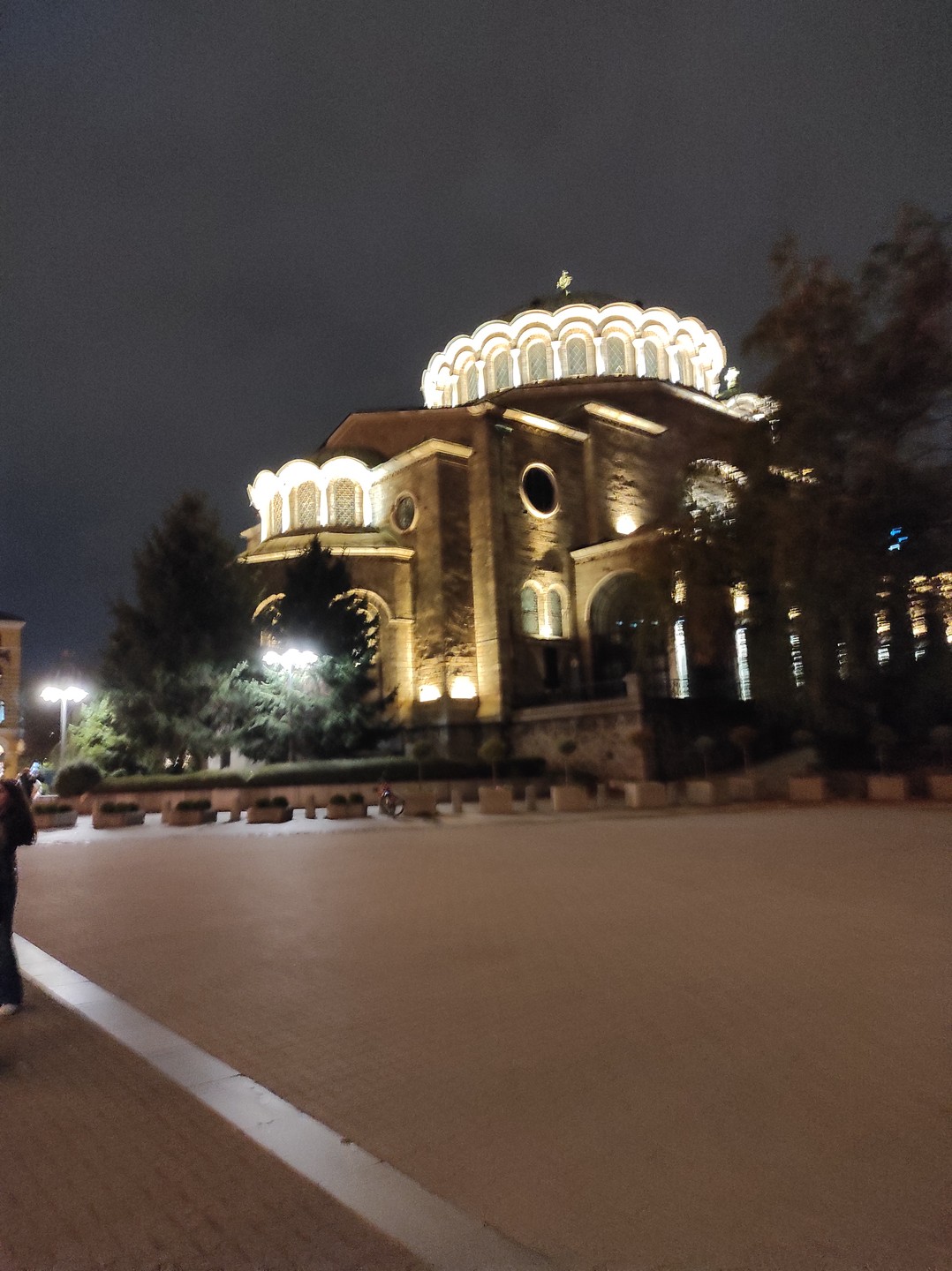 Нам очень повезло с погодой и с нашим гидом Ларисой. Мы узнали много интересного о истории