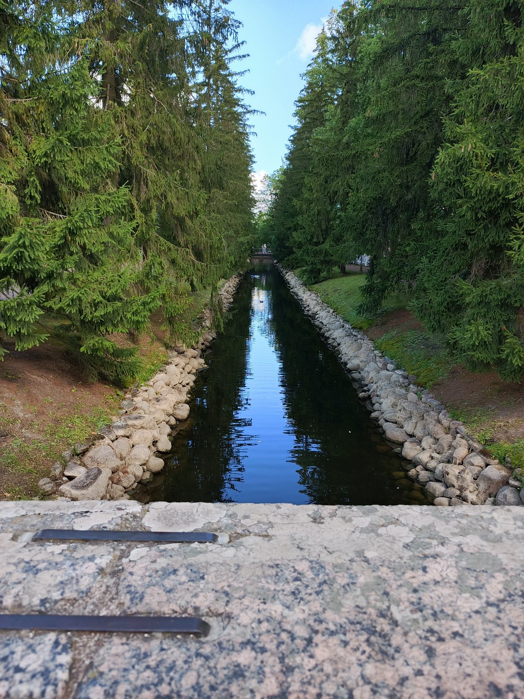 Экскурсия получилась индивидуальной для нас троих. Но была разной в плане эмоций. Наш гид и водитель