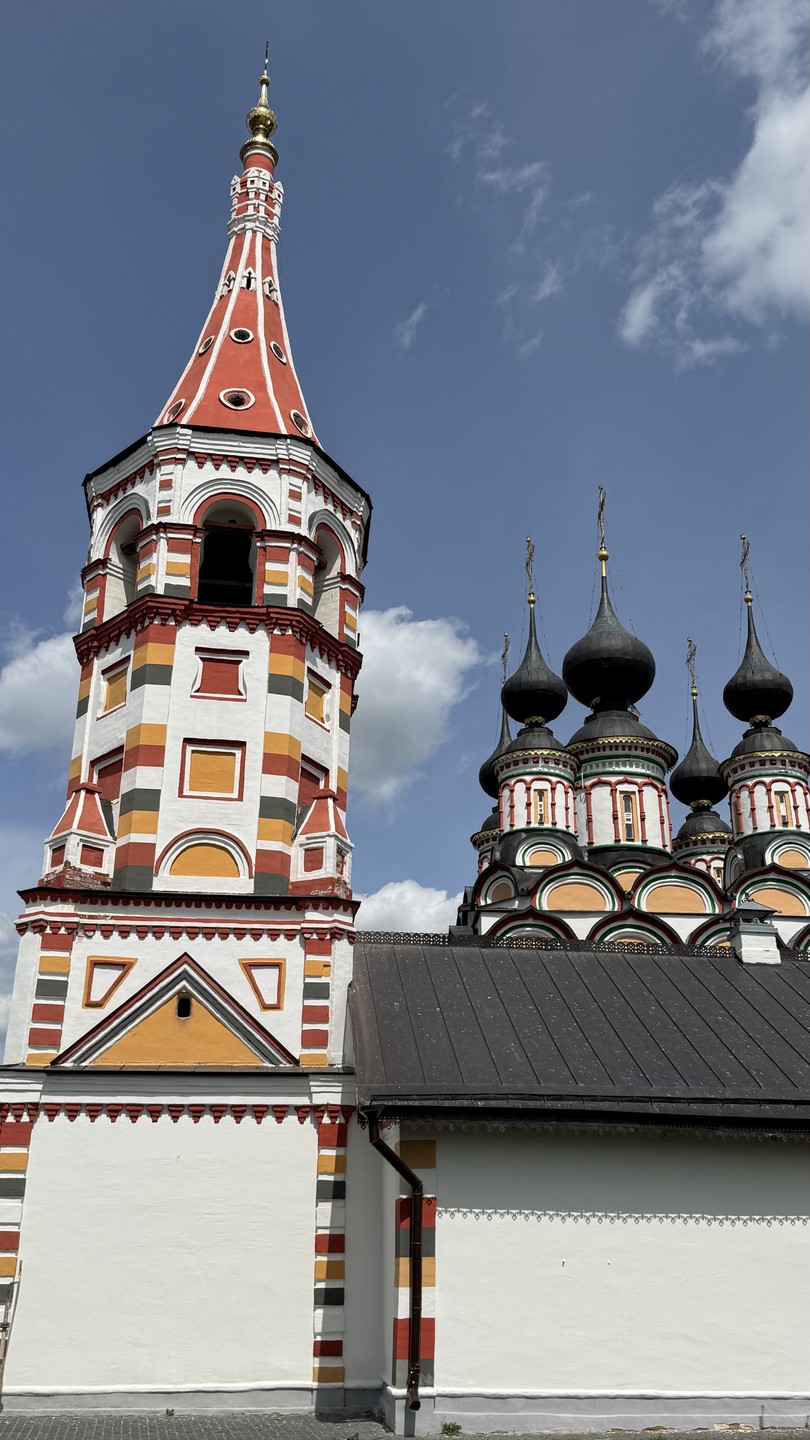 Отличная экскурсия, живой рассказ, с интересными фактами, Евгений очень заинтересованный, с горящими глазами экскурсовод, с хорошим чувством юмора)