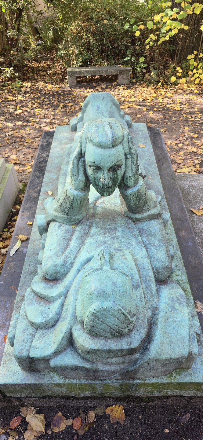 Огромное, мерси Катарине! Прогулка по кладбищу Пер Лашез, была на высоте. Увидели и услышали, много интересного!