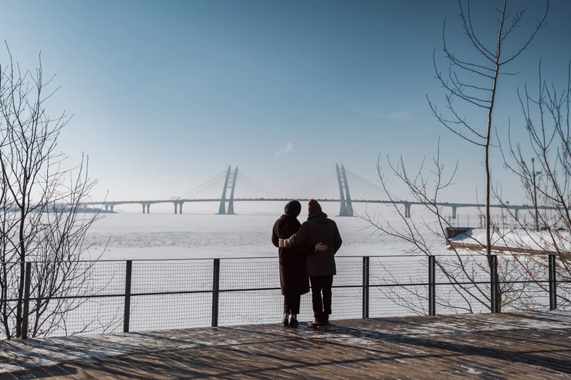 Кирилл очень располагает, поэтому экскурсия проходит легко. Рассказывает интересно, маршрут по городу согласовывает и предлагает свои