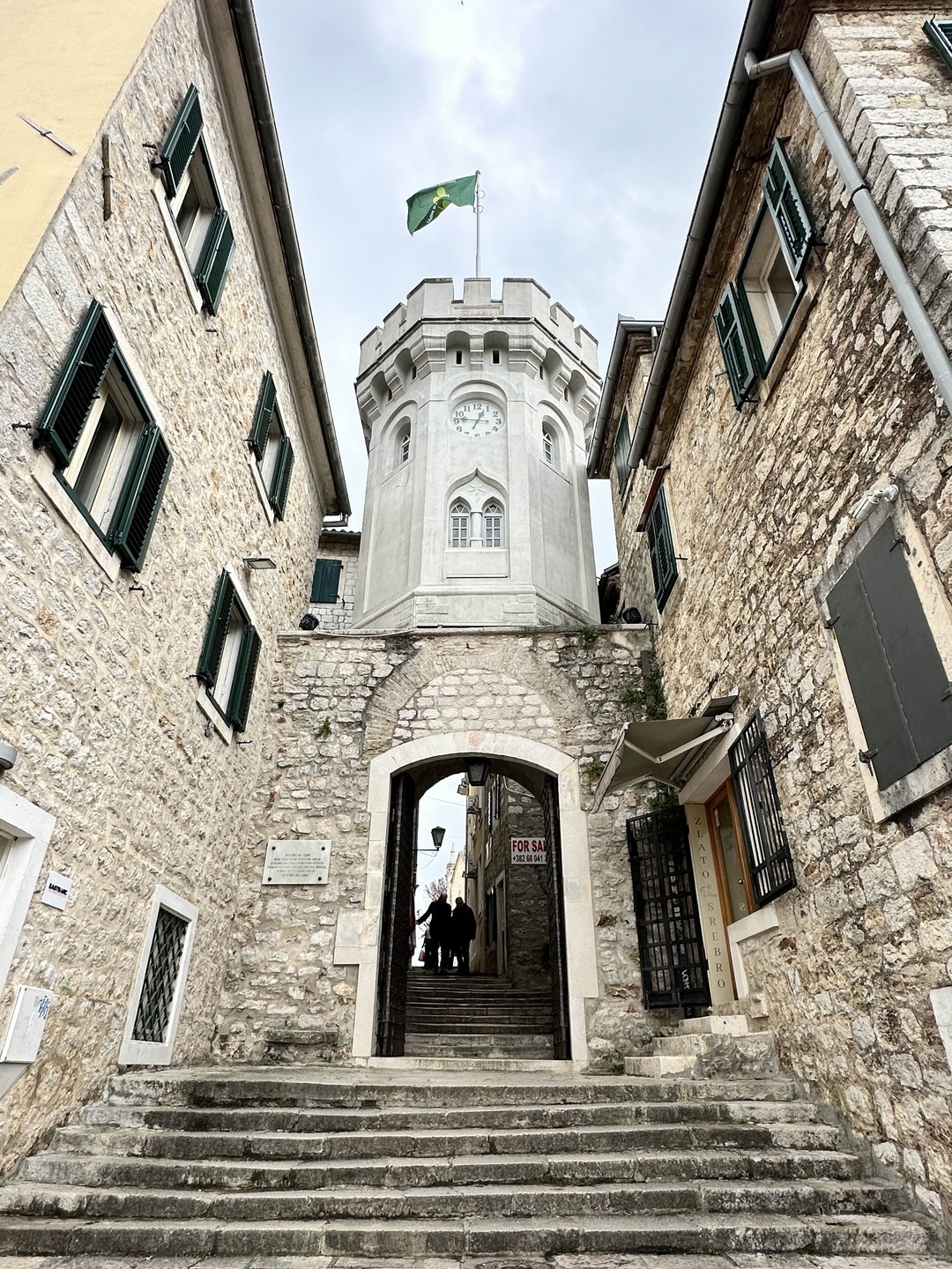 Здравствуйте! Экскурсия понравилась! Александр забрал нас из нашего отеля, скорректировал с учетом наших пожеланий и погодных