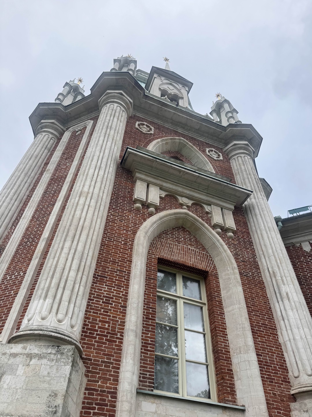 Экскурсия понравилась,экскурсовод ясно и понятно излагает материал. Рекомендую посетить всем любителям истории. Парк Царицыно оставил незабываемые