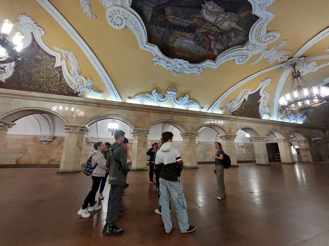 Мы очень любим московское метро, поэтому не могли пропустить эту экскурсию. Мы выбрали ее еще и