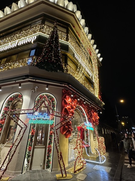 Отличная экскурсия для тех, кто хочет увидеть настоящий Стамбул. Рестораны, бары - которые вы сами вряд