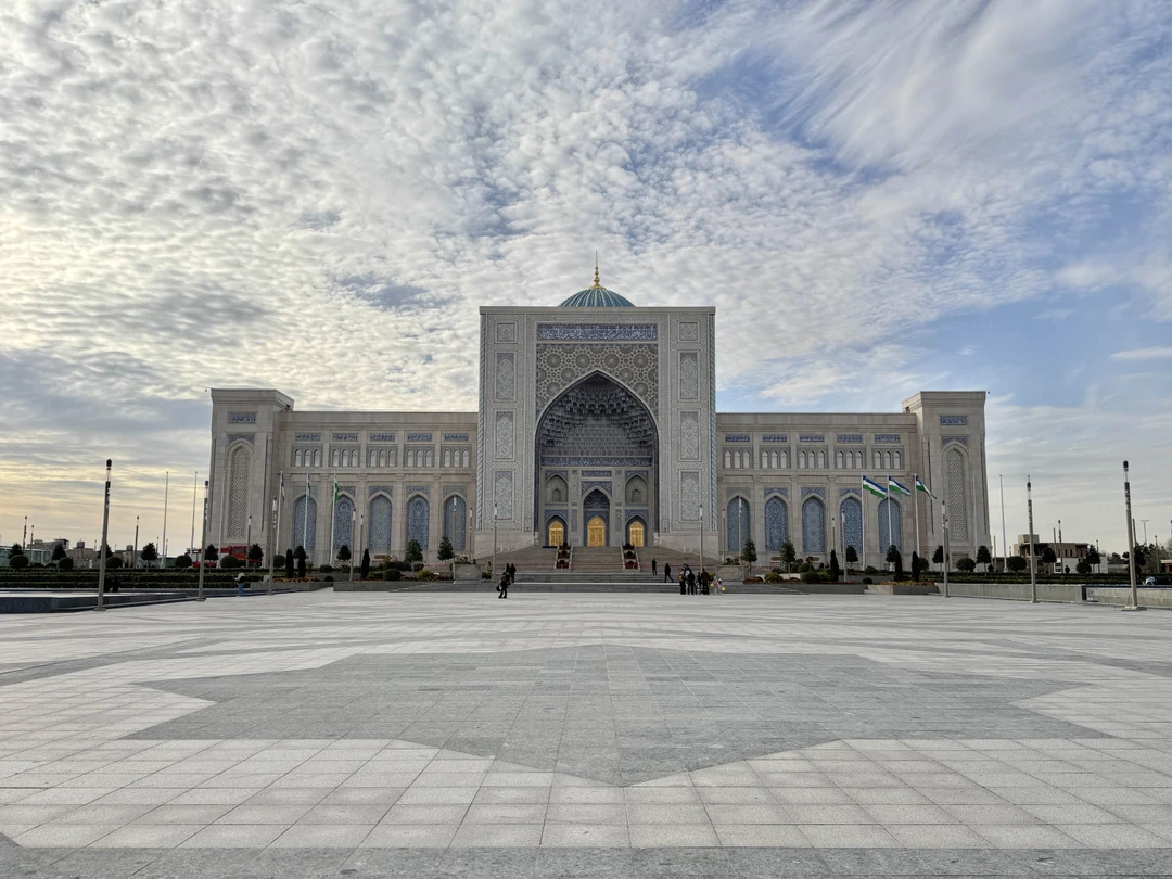 Прекрасная экскурсия с Эльдором. Живая, интересная! И на машине поездили, и пешком походили, а еще на