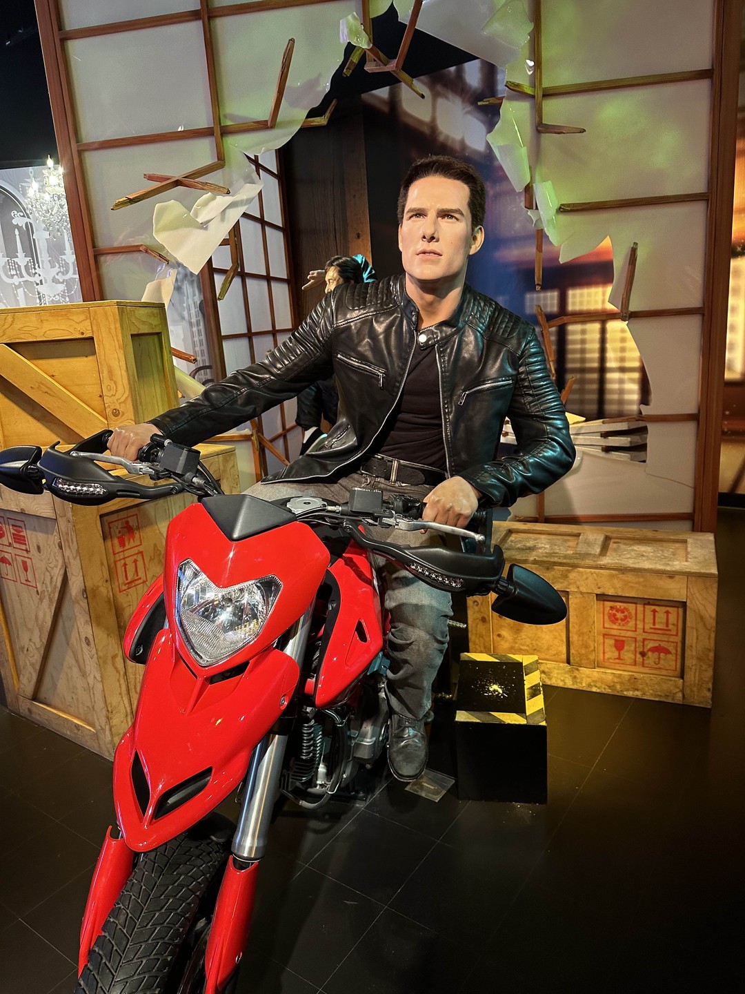 Билеты прислали быстро, все объяснили по поводу времени посещения, рекомендую